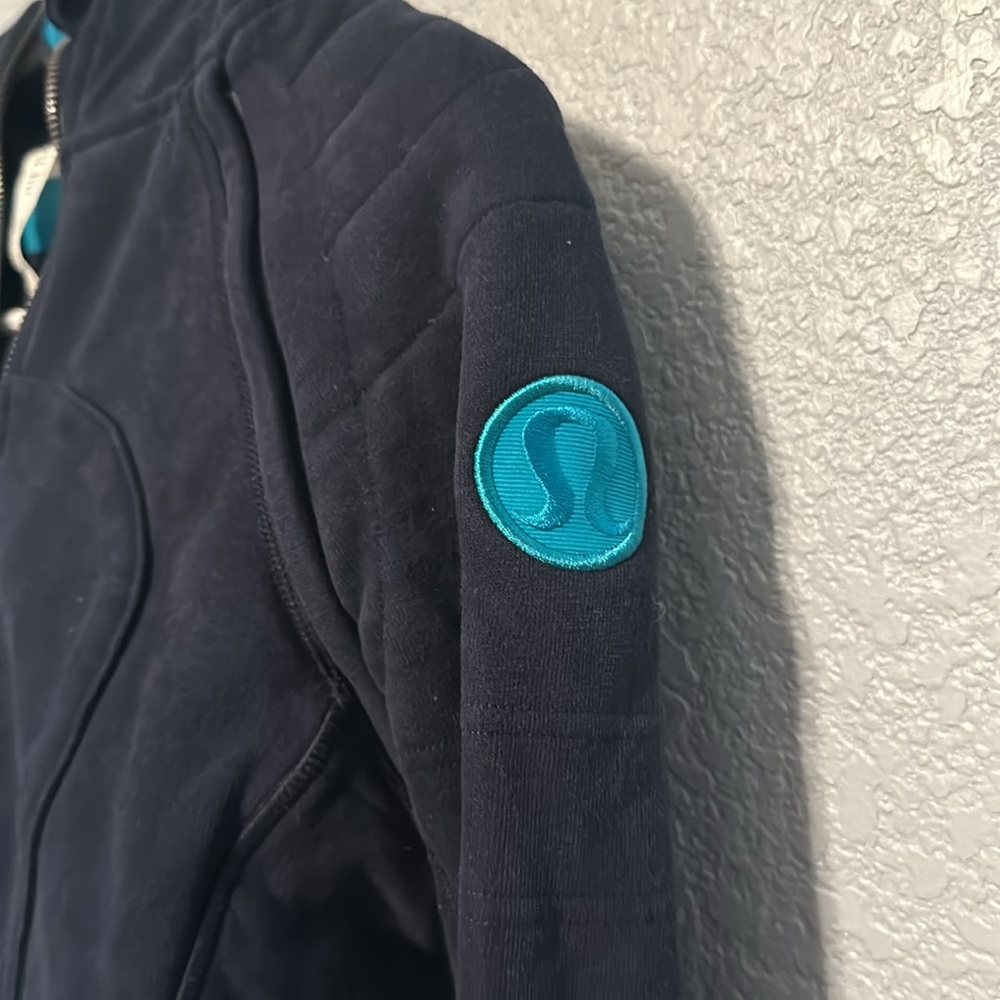 Lululemon Scuba Convertible Hoodie Vest - Picture 3 of 7